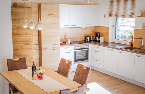 Sankt Georgen am Reith Apartamento | Modern holiday apartment (85 sqm) with sun terrace and carport