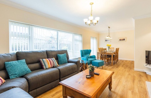 Cardigan Casa | Modern Holiday Cottage - Perfectly placed for visiting Cardigan Town & exploring the coastline