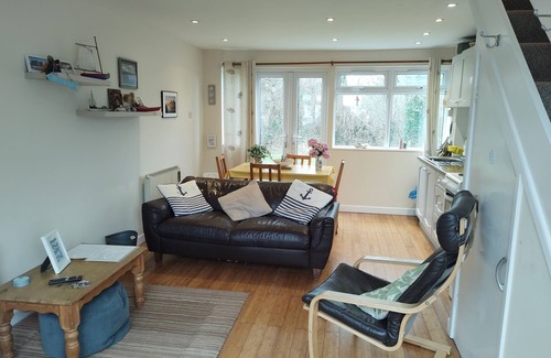 Freshwater East Chalet De Esquí | Modern holiday home in quiet location near Freshwater East beach