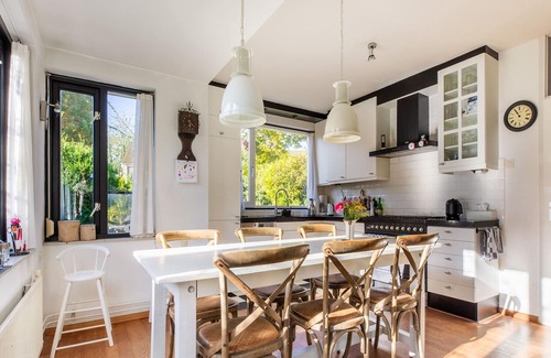 Monnickendam Casa | Moderna vivienda familiar cerca de Ámsterdam, jardín soleado, ideal para los más pequeños.