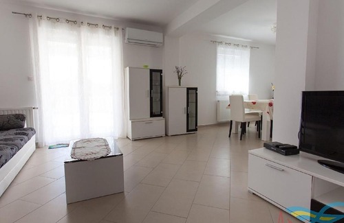 Malinska-Dubasnica Casa | Modern Holiday Home in Kremenici with Terrace
