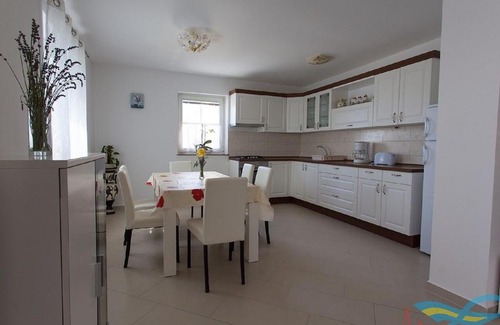 Malinska-Dubasnica Casa | Modern Holiday Home in Kremenici with Terrace