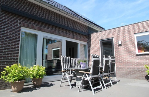 Limmen Villa | Moderna casa de vacaciones con terraza en Limmen