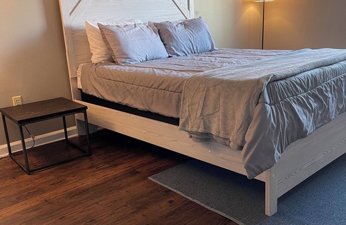 Glendale Apartamento | Modern Hollywood Hideaway - Steps from Walk of Fame!