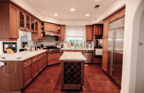 Novato Casa | Modern Home Away from Home 3B w/hi-speed WiFi in Novato
