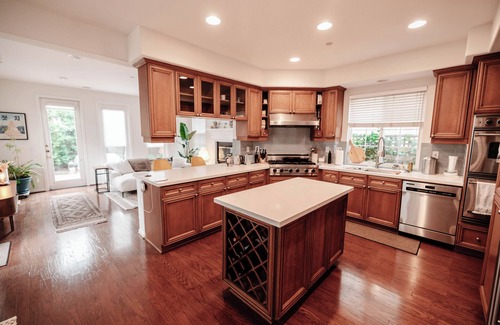 Novato Casa | Modern Home Away from Home 3B w/hi-speed WiFi in Novato