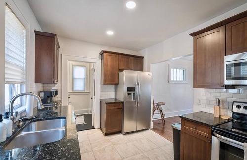 Royal Oak Casa | Modern Home Downtown Royal Oak/ 15 Min to Downtown DET