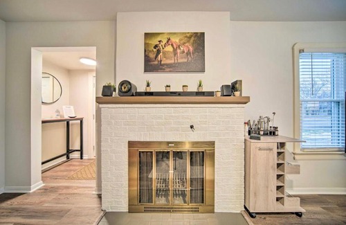 Erie Casa | Modern Home Family Friendly Grill Fireplace
