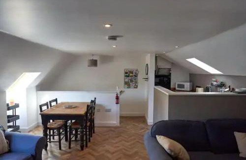 Dersingham Casa | Modern Home for 4 people including luxury Hot Tub