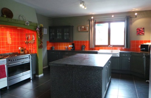Bussiere-Galant Villa | Casa moderna / Albergue con piscina de sal en el Parque Nacional de Lemosín.