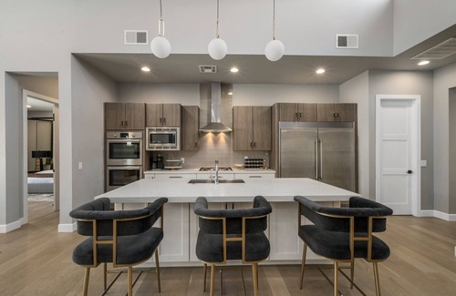 Camelback East Casa | Modern Home | Impressive Backyard | Heated Pool