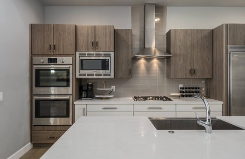 Camelback East Casa | Modern Home | Impressive Backyard | Heated Pool