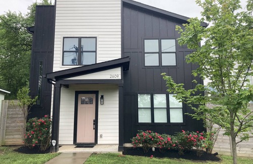 Hadley - Washington Casa | Modern home in a great location with fenced yard, patio, grill, AC, & W/D