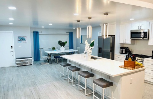Baldwin Park Casa | Modern Home in Baldwin Park-Central to All Attractions