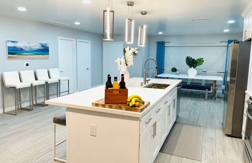 Baldwin Park Casa | Modern Home in Baldwin Park-Central to All Attractions