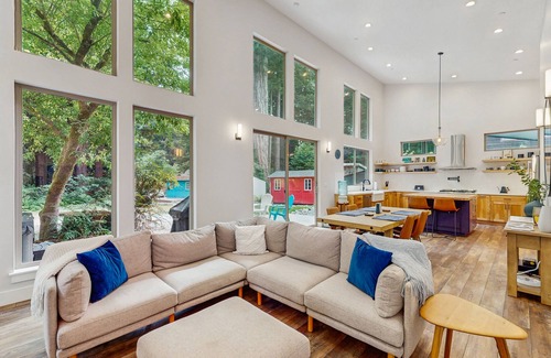 Westhaven-Moonstone Casa | Modern home in idyllic setting - pvt. yard w/gas grill - close to beach & hiking
