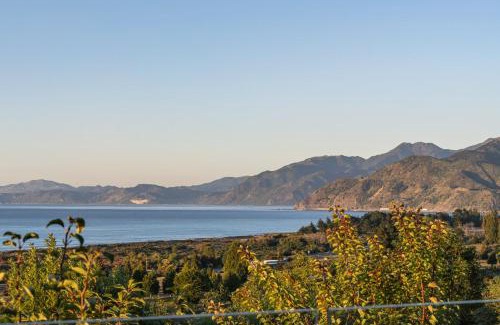 Kaikoura Casa | Modern Home in Peaceful Surround with Great Views
