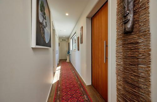 Kaikoura Casa | Modern Home in Peaceful Surround with Great Views