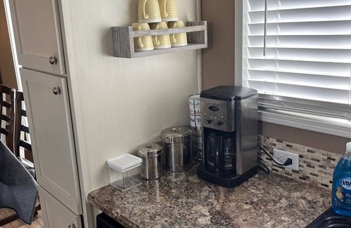 Wellborn Casa | Modern Home in Quiet Mobile Home Community convenient to Town/Campus - King Bed