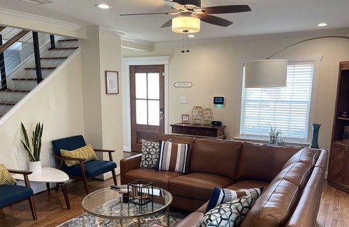 MacGregor Casa | Modern Home located near Texas Medical Center