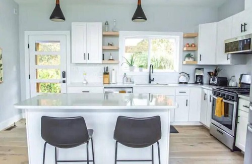 Woodfin Casa | Modern home - Mtn views - 4 miles to downtown AVL