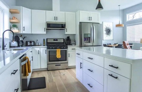 Woodfin Casa | Modern home - Mtn views - 4 miles to downtown AVL