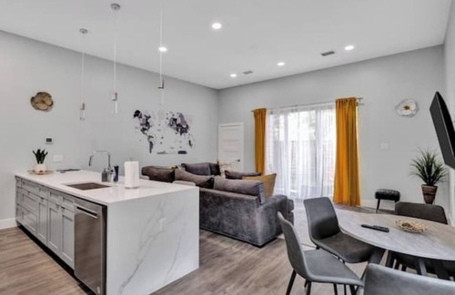 Dallas Casa | Modern Home near Downtown