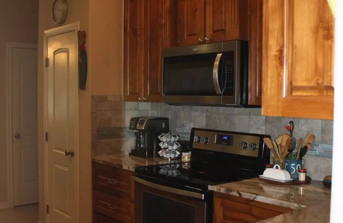 Bastrop Casa | Modern home - quiet neighborhood