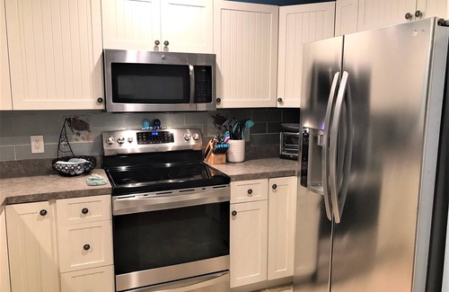 Bermuda Bay Casa | Modern home. Short stays. Amazing pool 🏊‍♀️ Centrally located to shopping & beach!