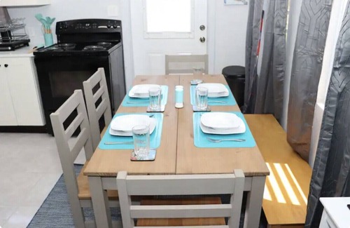 Pares Casa | Modern Home w/ AC Near Local Attractions & Beaches