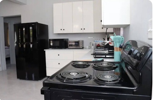 Pares Casa | Modern Home w/ AC Near Local Attractions & Beaches