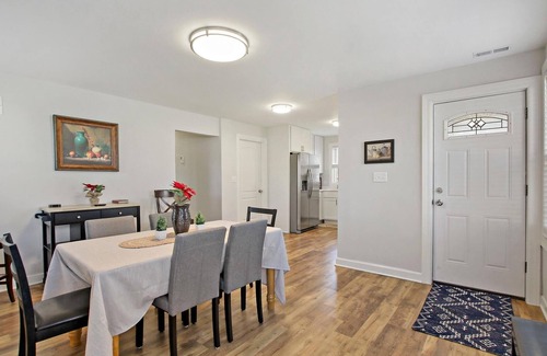 Libertyville Casa | Modern Home W/Fun Arcade Games for the Family