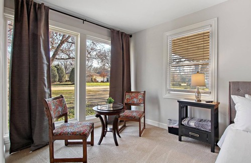 Libertyville Casa | Modern Home W/Fun Arcade Games for the Family
