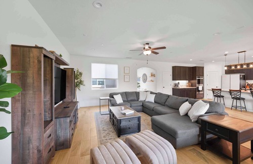 Hanford Casa | Modern Home w/Large Backyard, Office & EV Charger