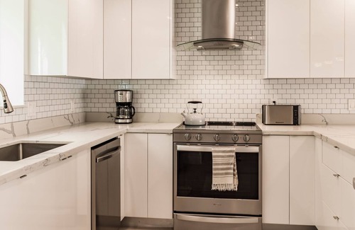 Croissant Park Casa | Modern Home w/Pool + 2nd Unit - Near Las Olas
