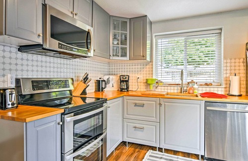 South Natomas Casa | Casa moderna con piscina y oficina - ¡Cerca de DT Sacramento!