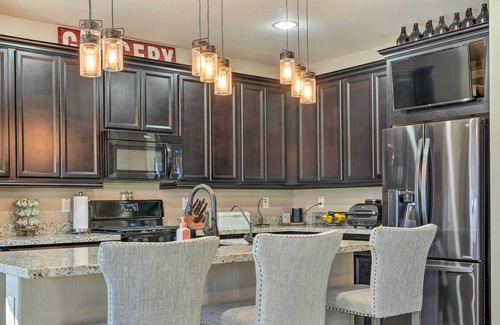 Canyon Trails Casa | Modern Home w/ Private Pool & Outdoor Kitchen