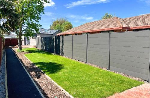 Halswell Casa | Modern Home with 2 Ensuites Only 17 Minutes to City and CHC Airport