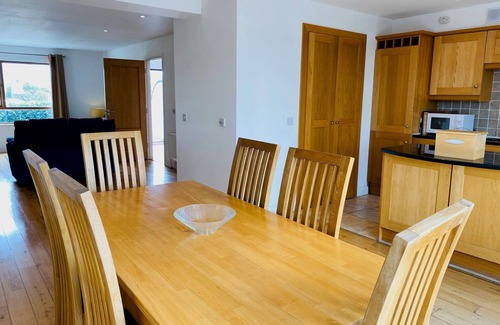 Kenmare Casa | Modern home with 3 bedrooms and 3 bathrooms in Kenmare town