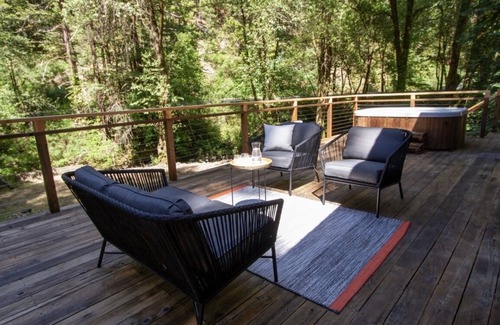 Occidental Casa | Modern home with a creek