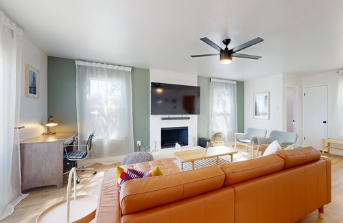 Scofield Farms Casa | Modern home with an enclosed backyard with wood fire pit in North Austin