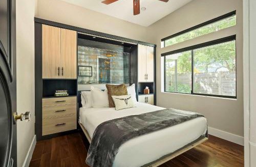 Chestnut Casa | Modern Home with Casita - Balcony & Mins to DT ATX