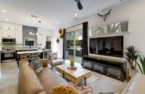 East MLK Casa | Modern Home with Hot Tub | Near Downtown