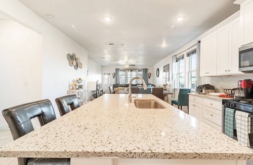 Manor Casa | Modern home with huge living area, great for family and group vacations