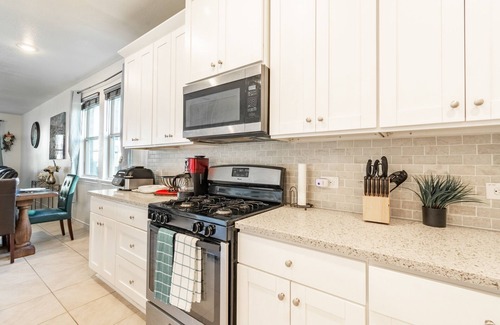 Manor Casa | Modern home with huge living area, great for family and group vacations