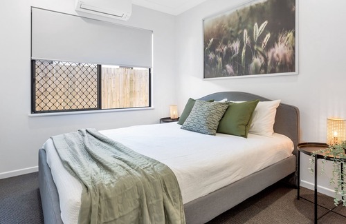 Trinity Beach Casa | Modern Home with Private Spa and Fenced Garden