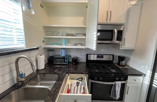 Southeast Houston Casa | Modern Home with Terrace, near Downtown/NRG Stadium/Medical Center!