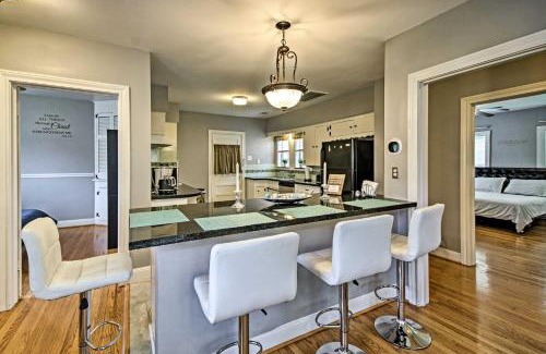 Riverside Terrace Casa | Modern Home with Yard Less Than 3 Miles to Houston Zoo!