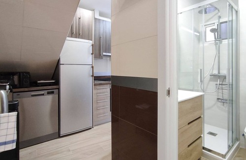 El Molinillo Apartamento | Espaciosa, moderna e independiente casa con hermoso patio en el centro de Má...