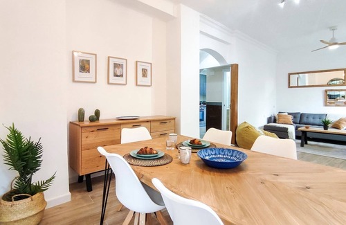 El Molinillo Apartamento | Espaciosa, moderna e independiente casa con hermoso patio en el centro de Má...